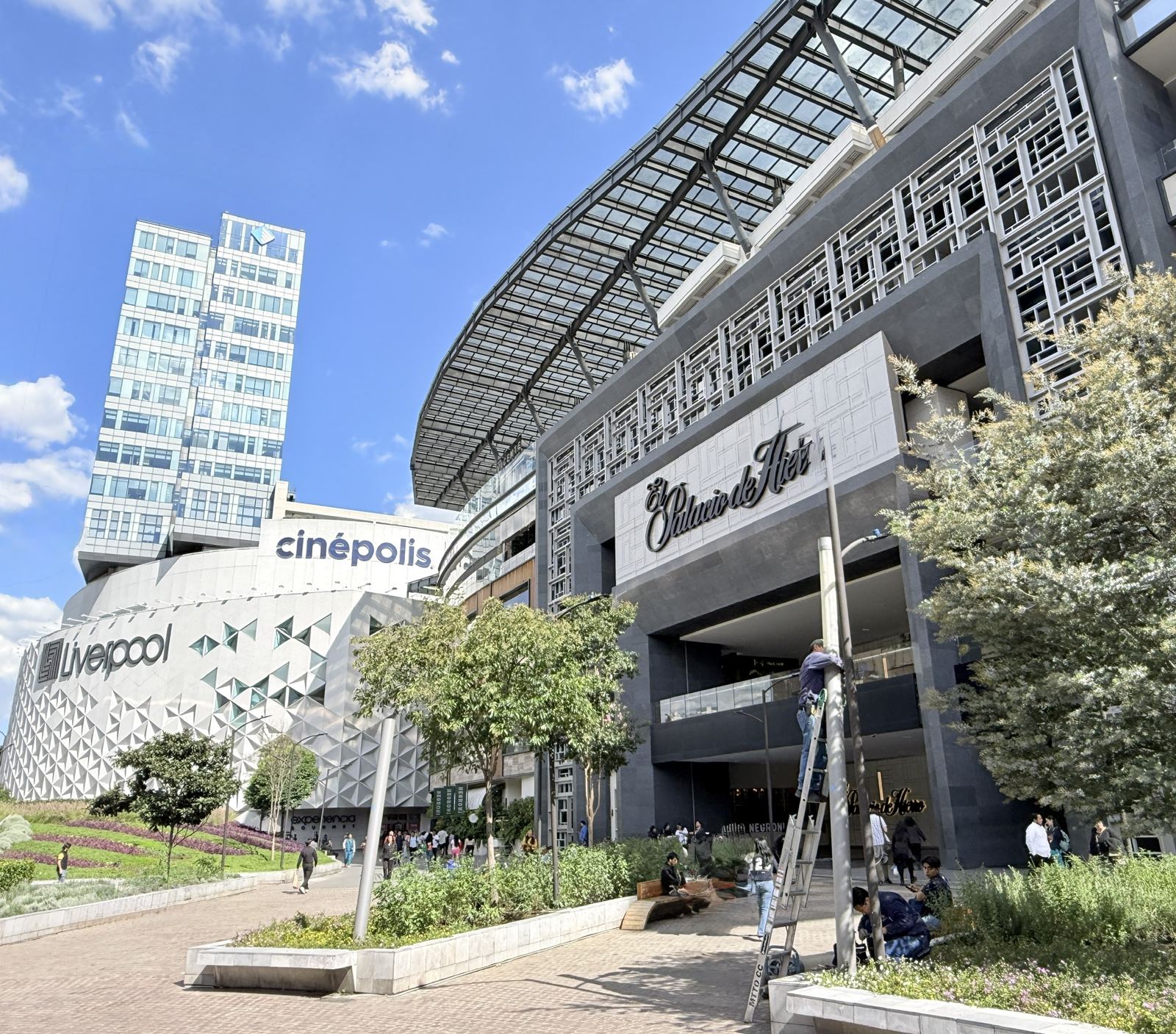 Mítikah: El Palacio de Hierro, Liverpool and Cinépolis