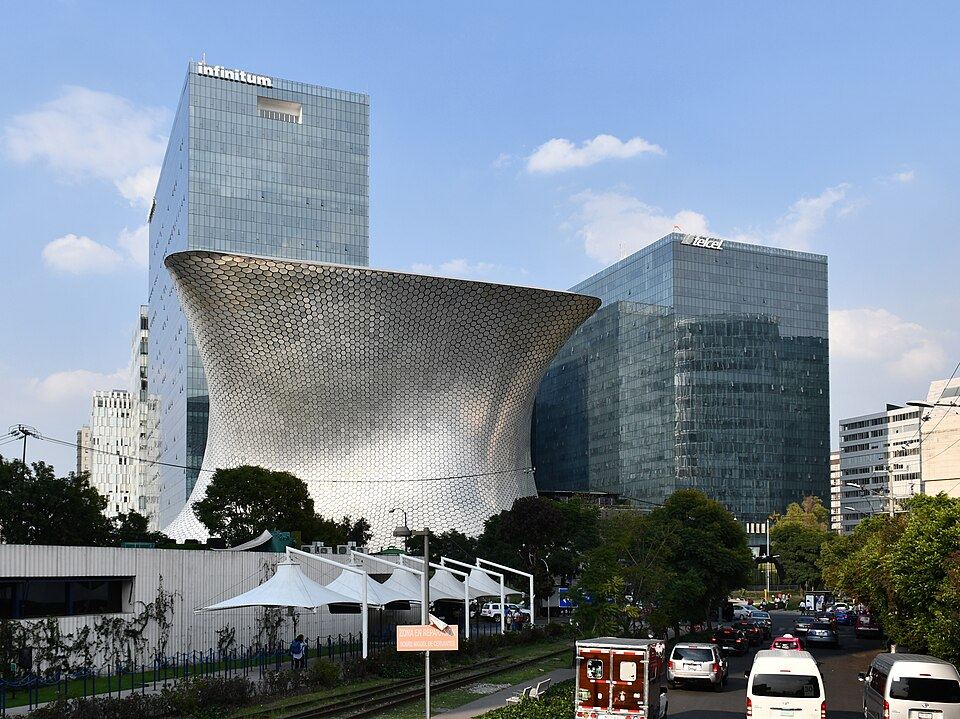 Plaza Carso, with the Soumaya in front